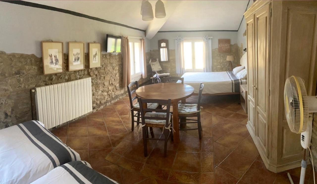 Maspitra B&B Бесалу Экстерьер фото